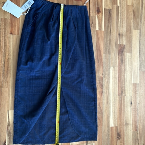 Aritzia Pursuit Skirt Navy Marine size 0 - Picture 6 of 6